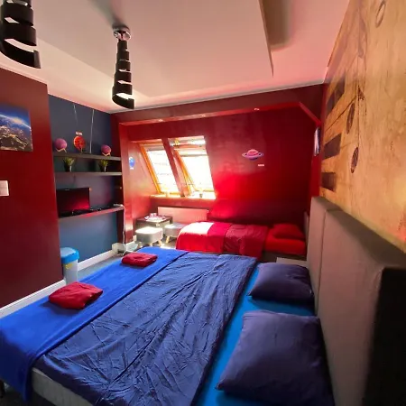 Hostel Galaxy *